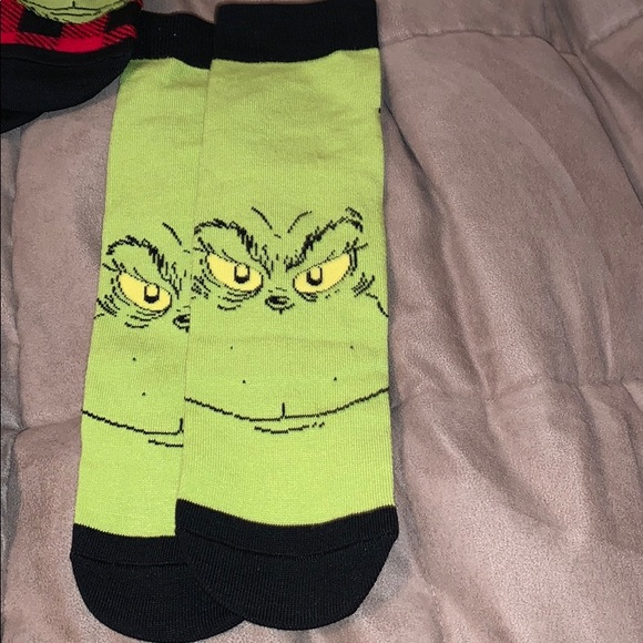 3 pairs Grinch socks never worn, sold 3 together - Picture 3 of 7